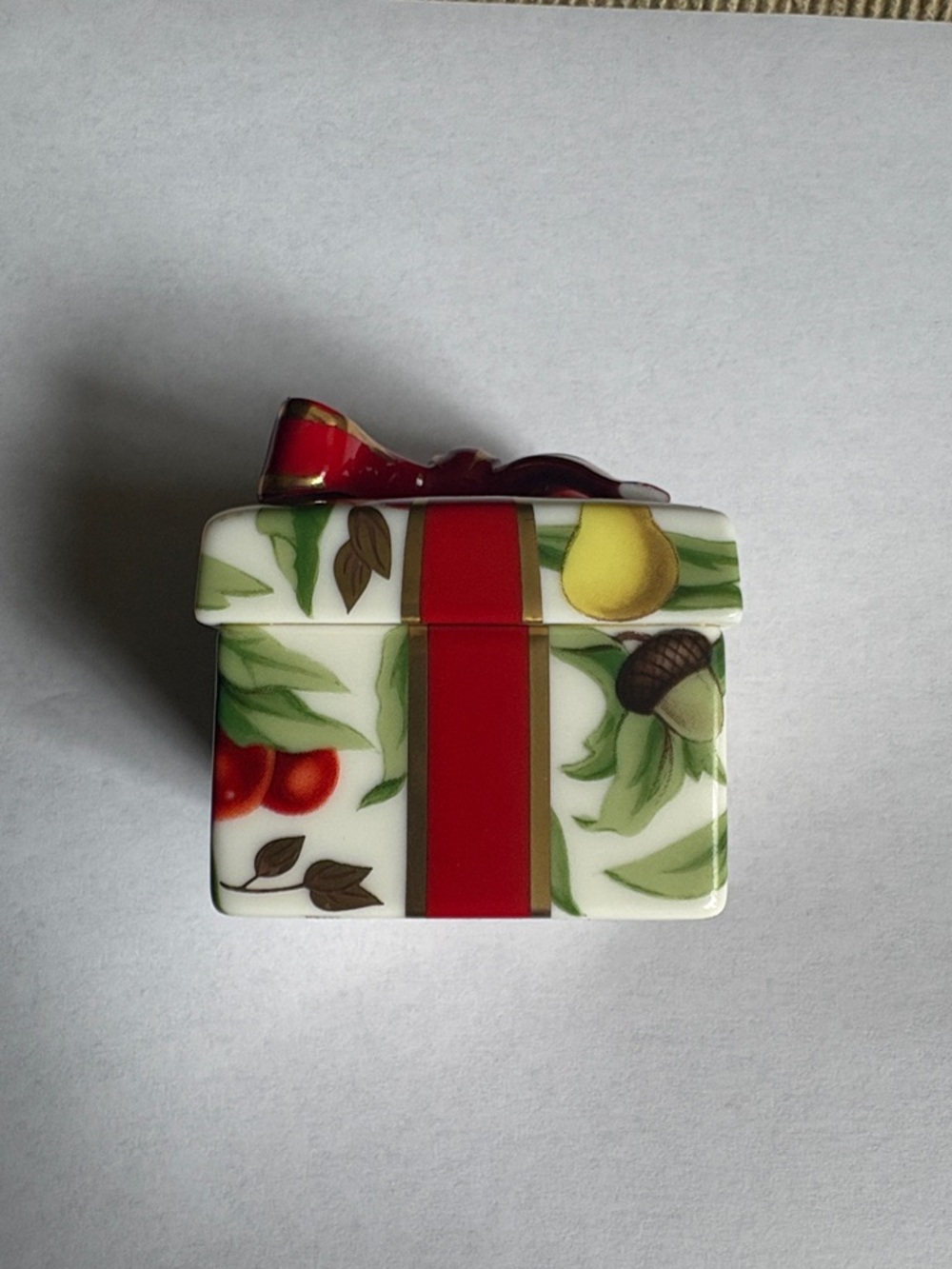 Tiffany & Co. Decorative Porcelain Holiday Box with Red Bow - Picture 4 of 8